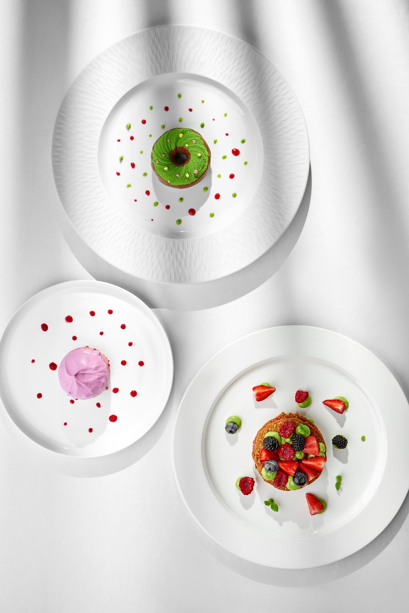 Plated course with minimalist styling